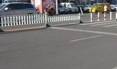 松山轄區部分道路交通設施 標線進行了改造,有的路口增添了電子警察