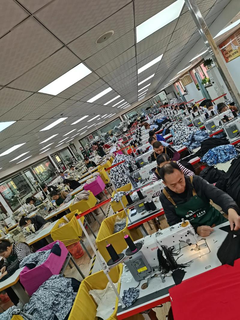 帶你走進(jìn)網(wǎng)紅服裝廠 一日復(fù)一日的生活與創(chuàng)業(yè)